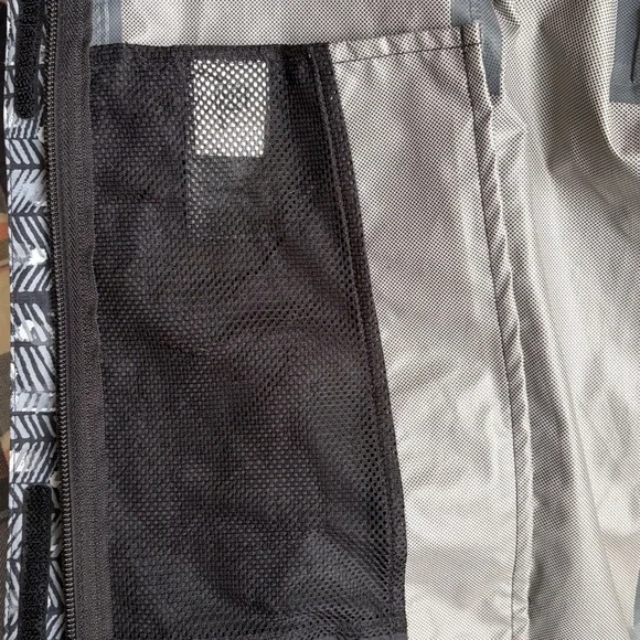 Ladies The North Face Rain Jacket - Picture 12 of 12